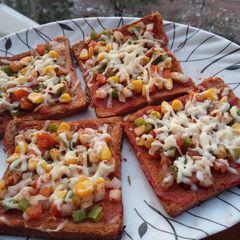 Easy pizza - bread pizza A picture of Easy pizza - bread pizza.