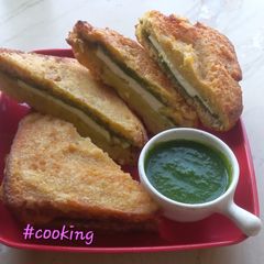 A picture of Bread Pakoda.