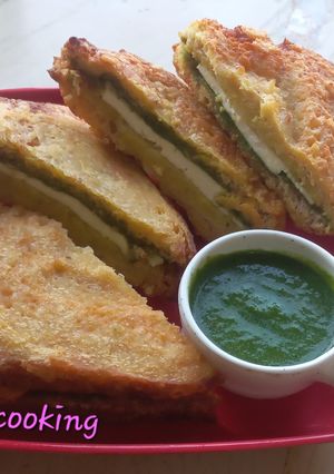 A picture of Bread Pakoda.