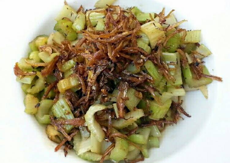 Recipe of Delicious Cerely And Sweet Anchovies Salad