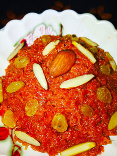 गाजर का हलवा (Gajar ka halwa recipe in Hindi) रेसिपी मुख्य फोटो