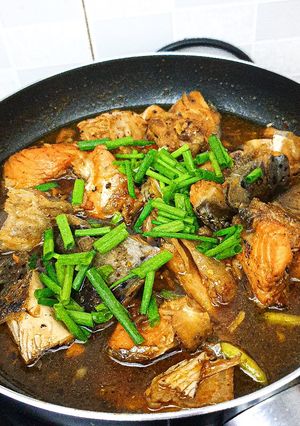 Hình của món Đầu cá hồi kho tiêu.