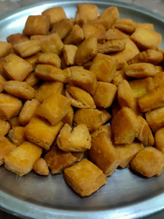 ஸ்வீட் மைதா பிஸ்கட் /Sweet Maida Biscuit செய்முறை முக்கிய புகைப்படம்