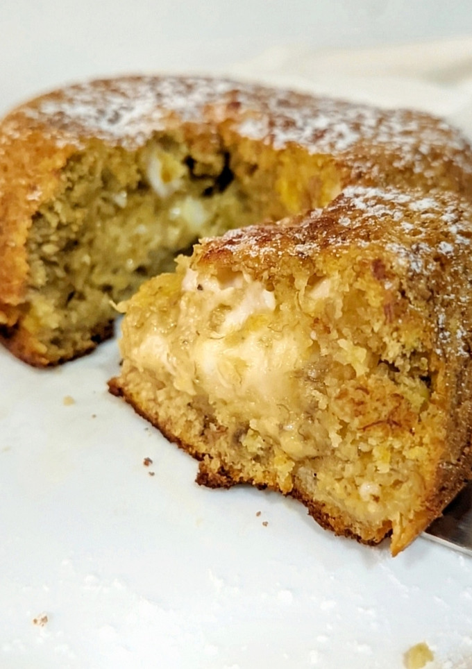 Una foto de Tarta rápida de plátano macho maduro asado con queso