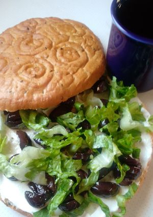 صورة لوصفة عشاءآخر الليل 🤷🏻‍♀️ساندويتش 🥪