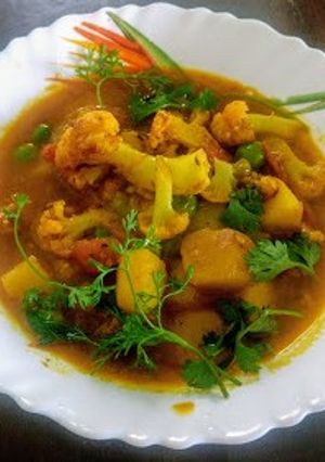 A picture of Aloo gobhi tamatar sabji.