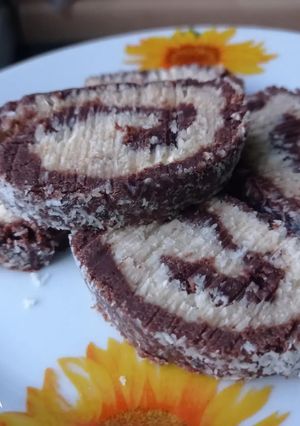 Kókuszos keksztekercs cukormentesen, laktózmentesen és gluténmentesen recept fotója