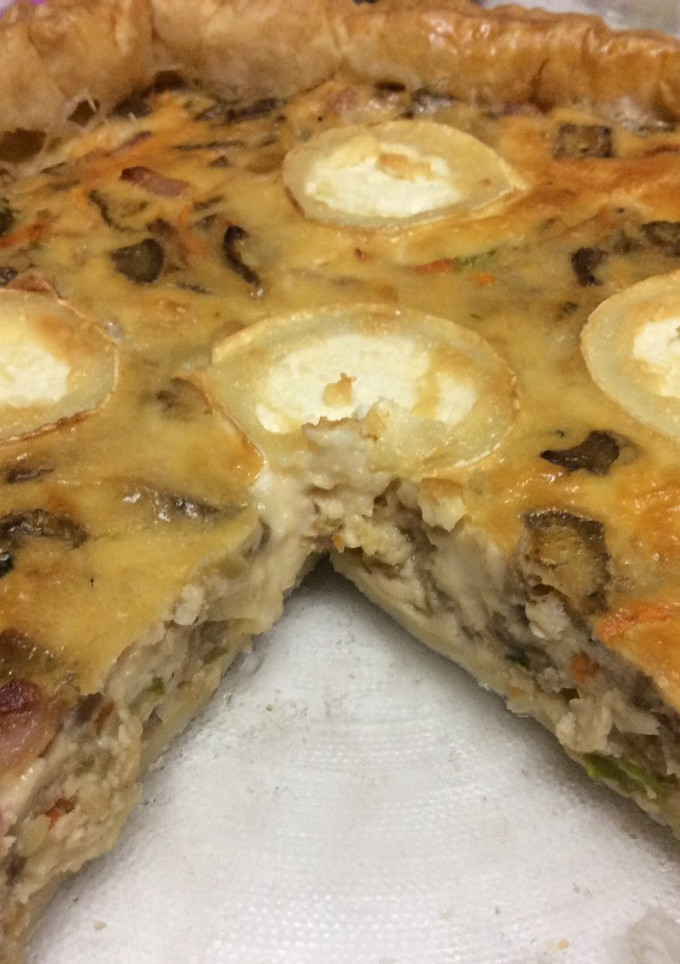 Una foto de Quiche de hojaldre con berenjena y queso de cabra🍆🐏