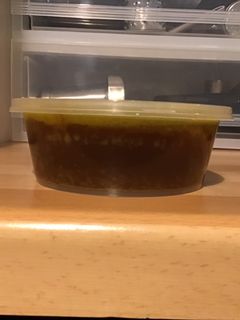 Une photo de Bouillon maison ail,oignons et épices à l huile d olive