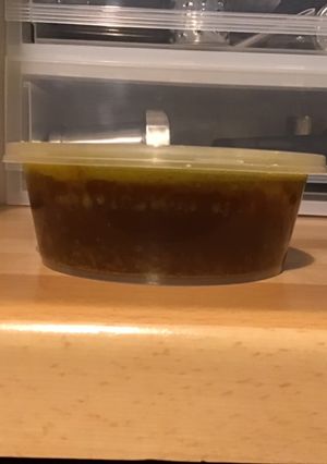 Une photo de Bouillon maison ail,oignons et épices à l huile d olive