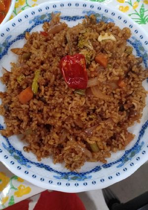हॉन्ग कॉन्ग फ्राइड राइस (Hong Kong fried rice recipe in Hindi) रेसिपी मुख्य फोटो