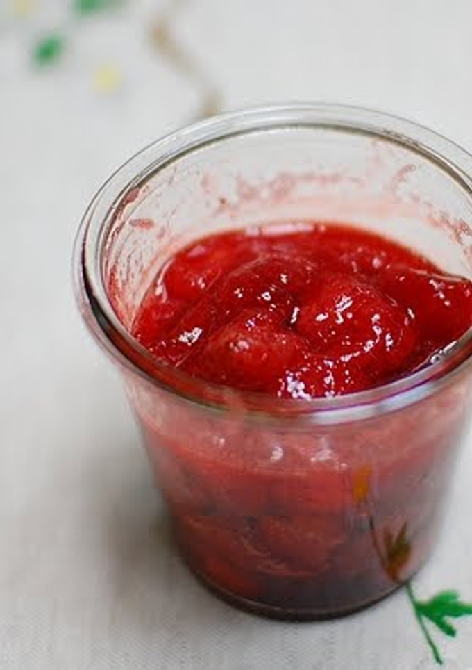 A picture of Vivid Strawberry Jam with Pulp.