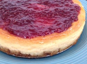 Una foto de Cheesecake con frutos rojos