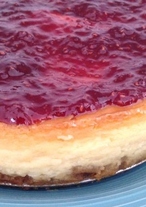 Una foto de Cheesecake con frutos rojos