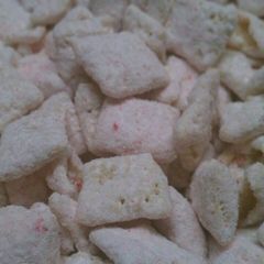 A picture of Peppermint Bark Muddy Buddies.
