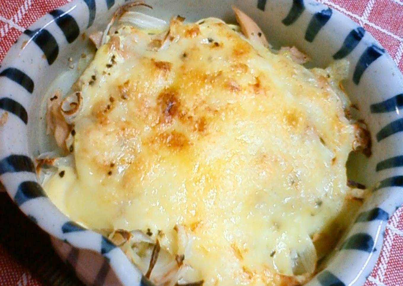 Baked potatoes and tuna with cheese