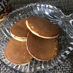 A picture of Dora cakes.