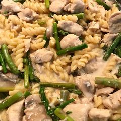 A picture of Chicken & asparagus one pot pasta.