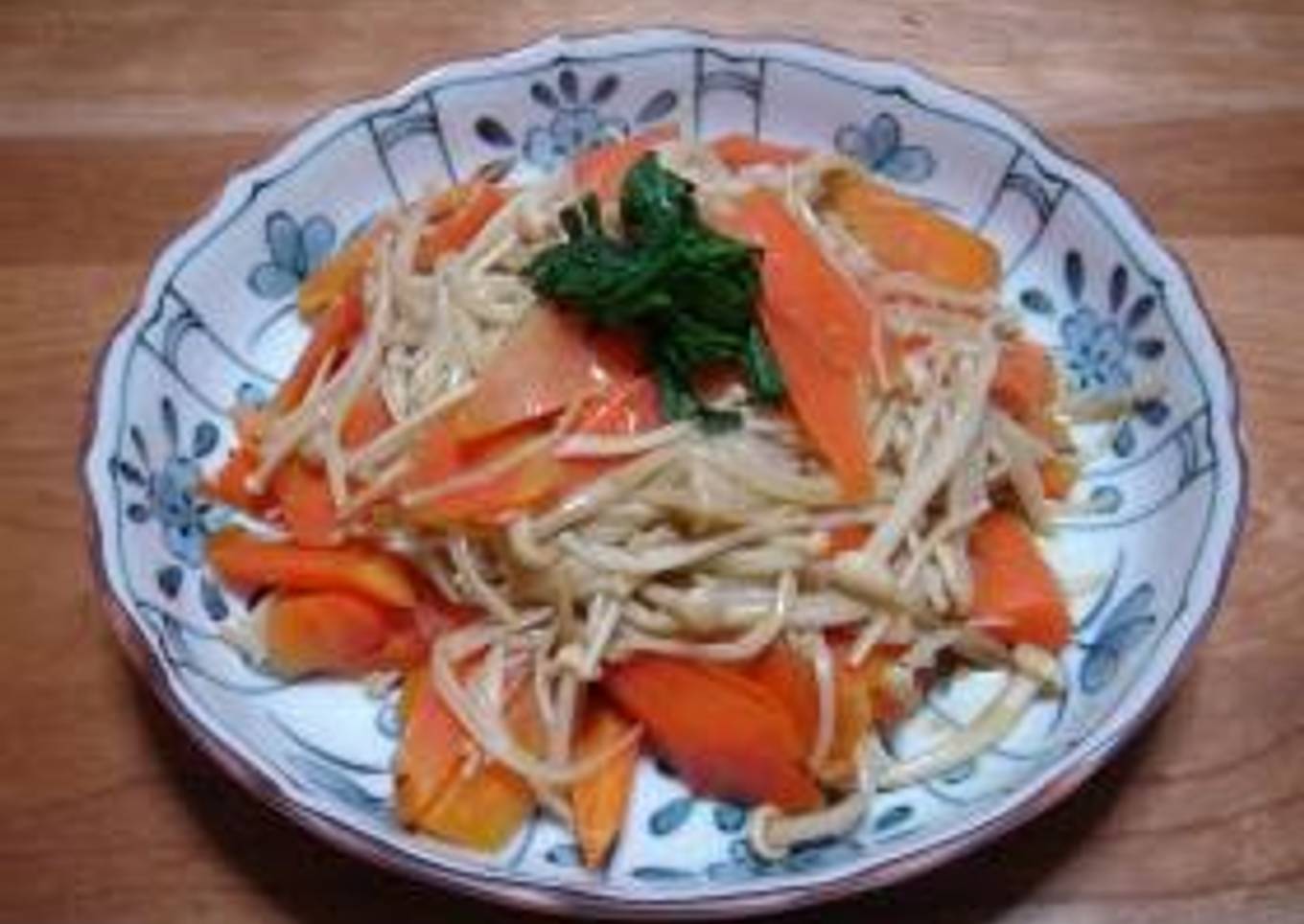 Quick Enoki Mushroom & Carrot Stir-Fry