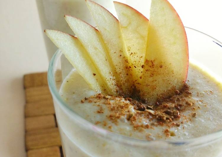 How to Make Quick Apple Pie Smoothie