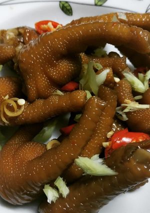 Hình của món Chân gà ngâm xì dầu.