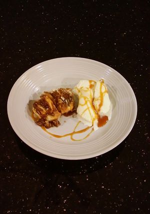 A picture of Hasselback Apples with Toffee / Oat Strusel Topping.