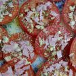 Tomate con ajo y jamón york