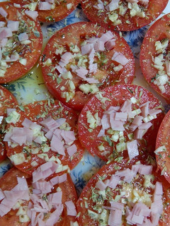 Una foto de Tomate con ajo y jamón york