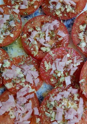 Foto principal de Tomate con ajo y jamón york