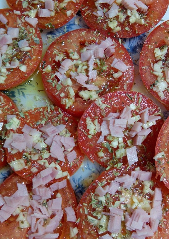 Una foto de Tomate con ajo y jamón york
