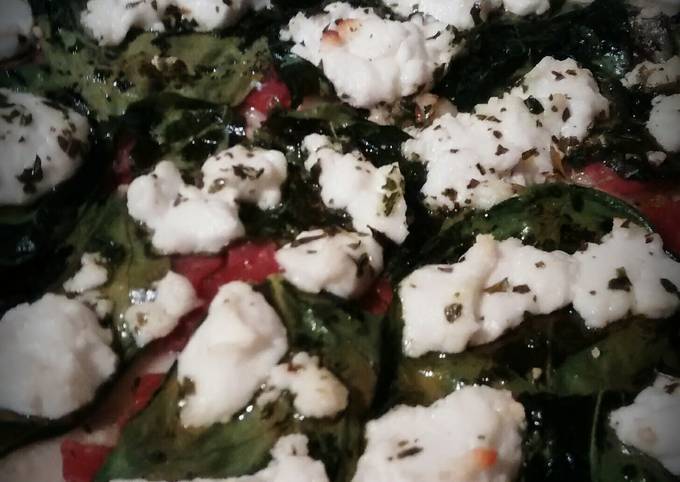 Simple Way to Prepare Homemade Spinach and goat cheese pizza