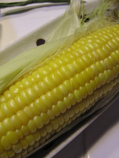 A picture of Easy Microwaved Corn in the Husk!.