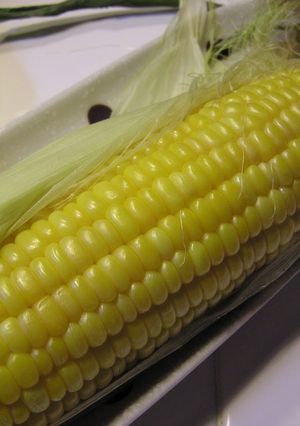 A picture of Easy Microwaved Corn in the Husk!.