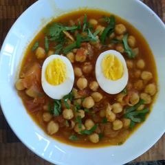 A picture of Chick Peas and Boiled Eggs.
