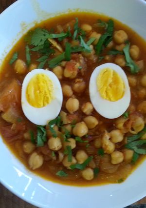 A picture of Chick Peas and Boiled Eggs.