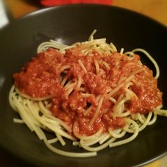 A picture of Sugo al tonno - Tuna pasta sauce.