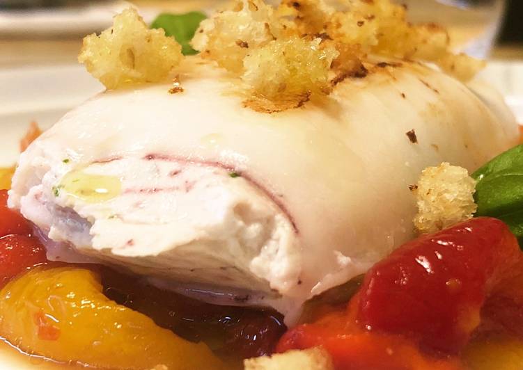 Recetta di Perfect Calamari ripieni di ricotta, prezzemolo e zeste di limone. Peperoni al forno e pane croccante