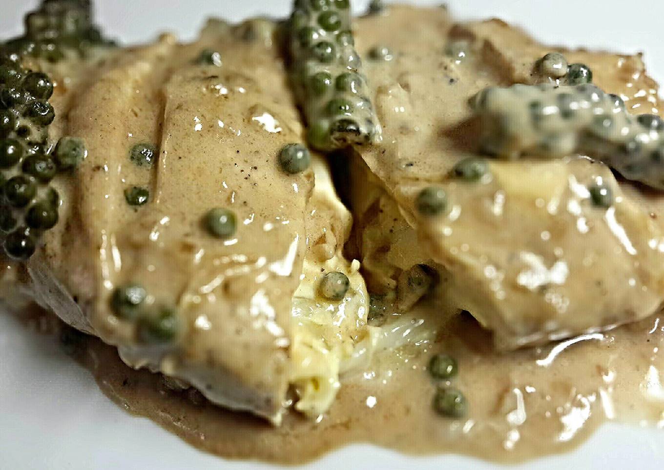 Cheeseken Breast with Creammy Green Pepper Sauce