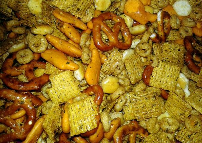 NO BAKE RANCH FLAVORED SNACK MIX (kid friendly)