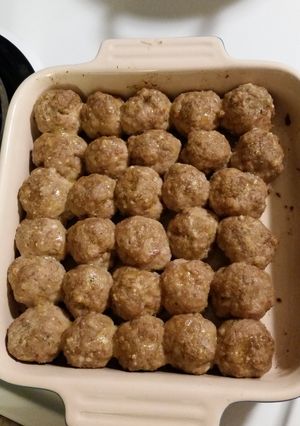 A picture of Italian meatballs.