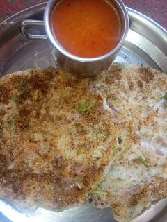இட்லி பொடி ஆனியன் ஊத்தப்பம் (Idli podi onion utthappam recipe in tamil) செய்முறை முக்கிய புகைப்படம்