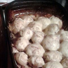 A picture of cheesy bacon baby boiled potatoes.