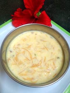 केसरी सेवई खीर (Kesari sevai kheer recipe in Hindi) रेसिपी मुख्य फोटो