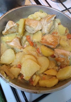 Una foto de Pollo a la crema con papas