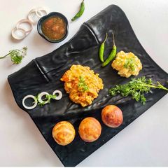 A picture of Litti chokha.