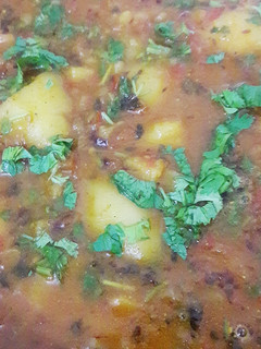 आलू टमाटर की सब्जी हलवाई स्टाइल (Aloo Tamatar ki sabji Halwai style recipe in Hindi) रेसिपी मुख्य फोटो
