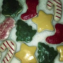 A picture of sugar cookies with icing.