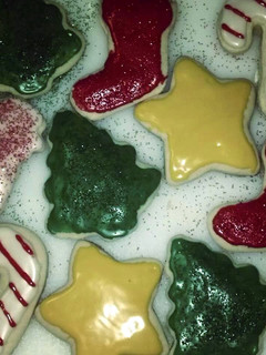 A picture of sugar cookies with icing.