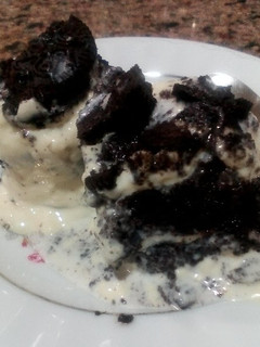 A picture of Oreo no baked icebox cake.
