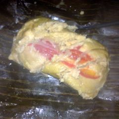 A picture of tamales de pollo o puerco (chicken or pork).